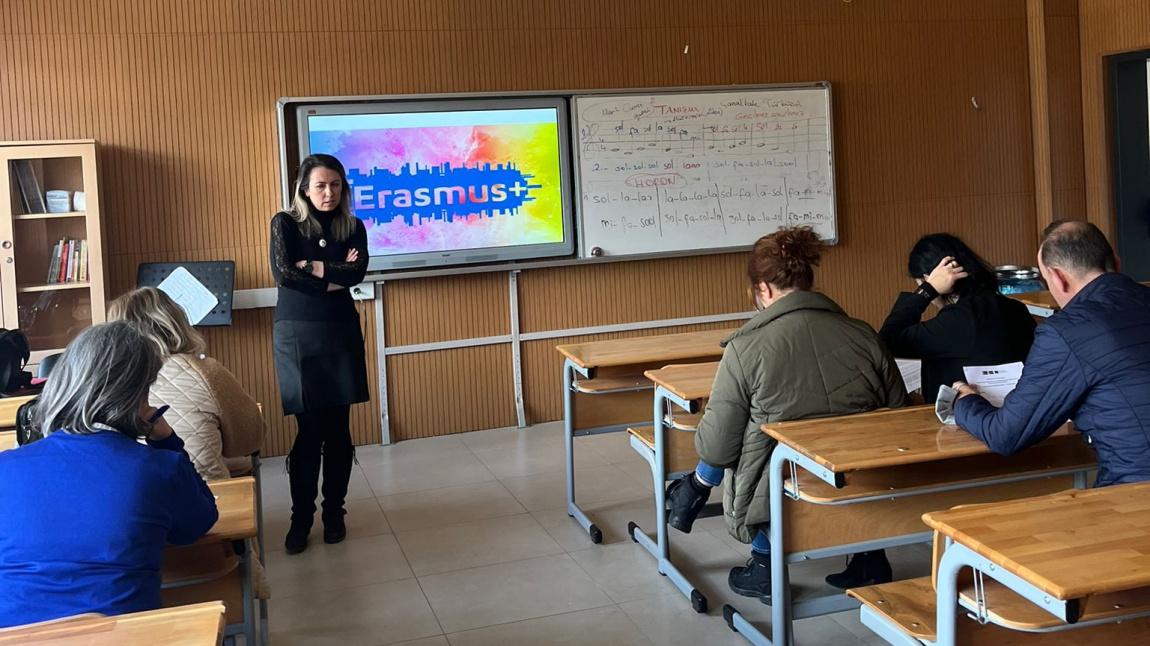 Erasmus projesi yurt dışı hareketlilik gerçekleştirecek öğrencilerimizin velileri ile bilgilendirme toplantısı yapıldı